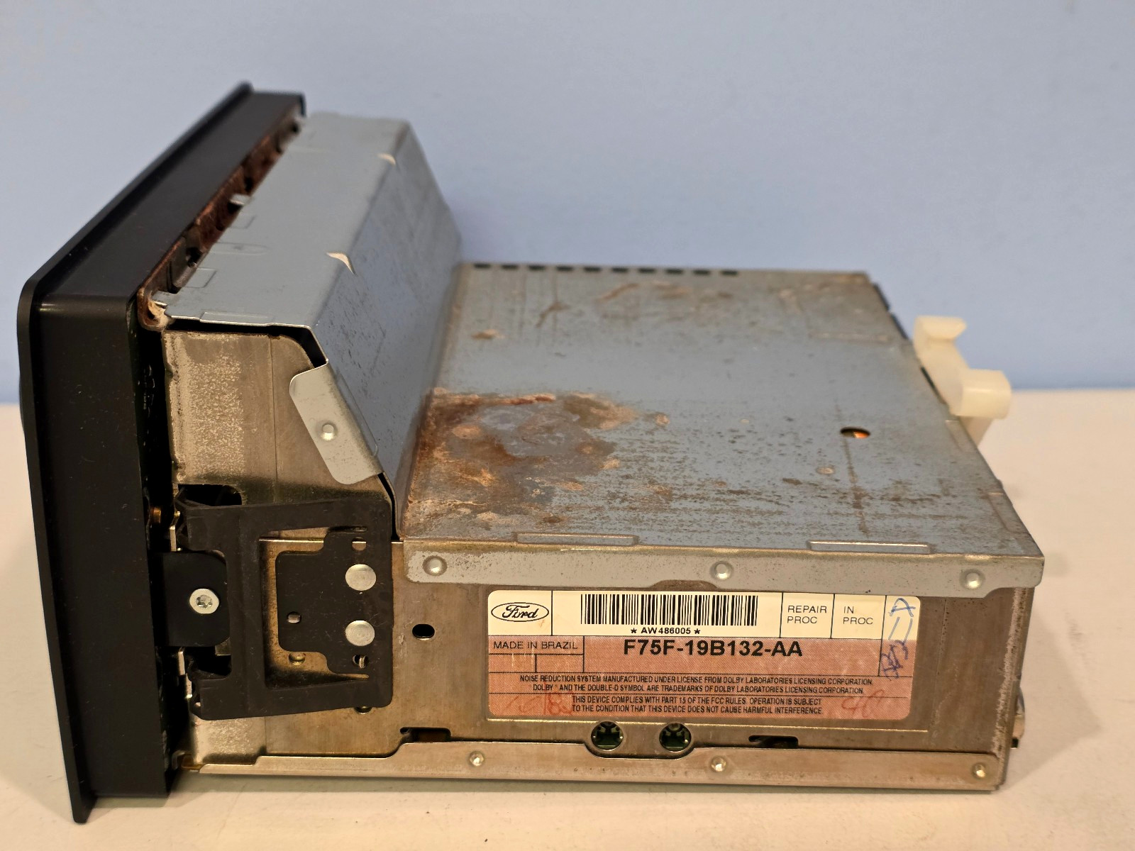 1995-1997 Ford Explorer Ranger 97 F-150 Cassette Radio Standard Sound BLUE Lites