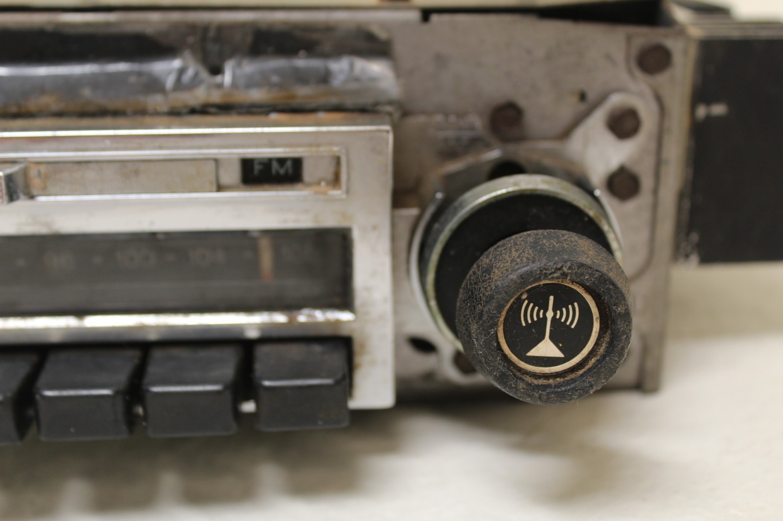68-72 CHEVROLET GMC TRUCK BLAZER JIMMY DELCO AM-FM RADIO