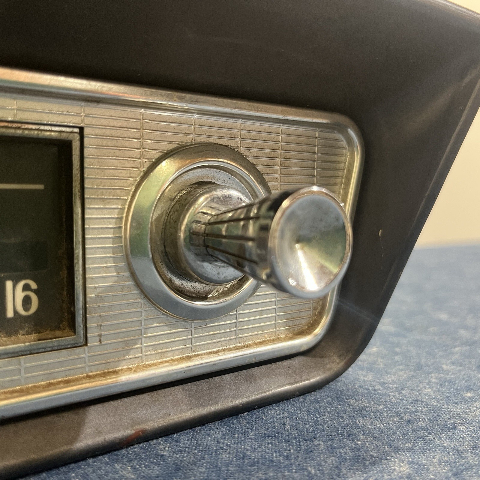 Untested Original Chevy Corvair Chevrolet AM Radio GM Delco w Knobs