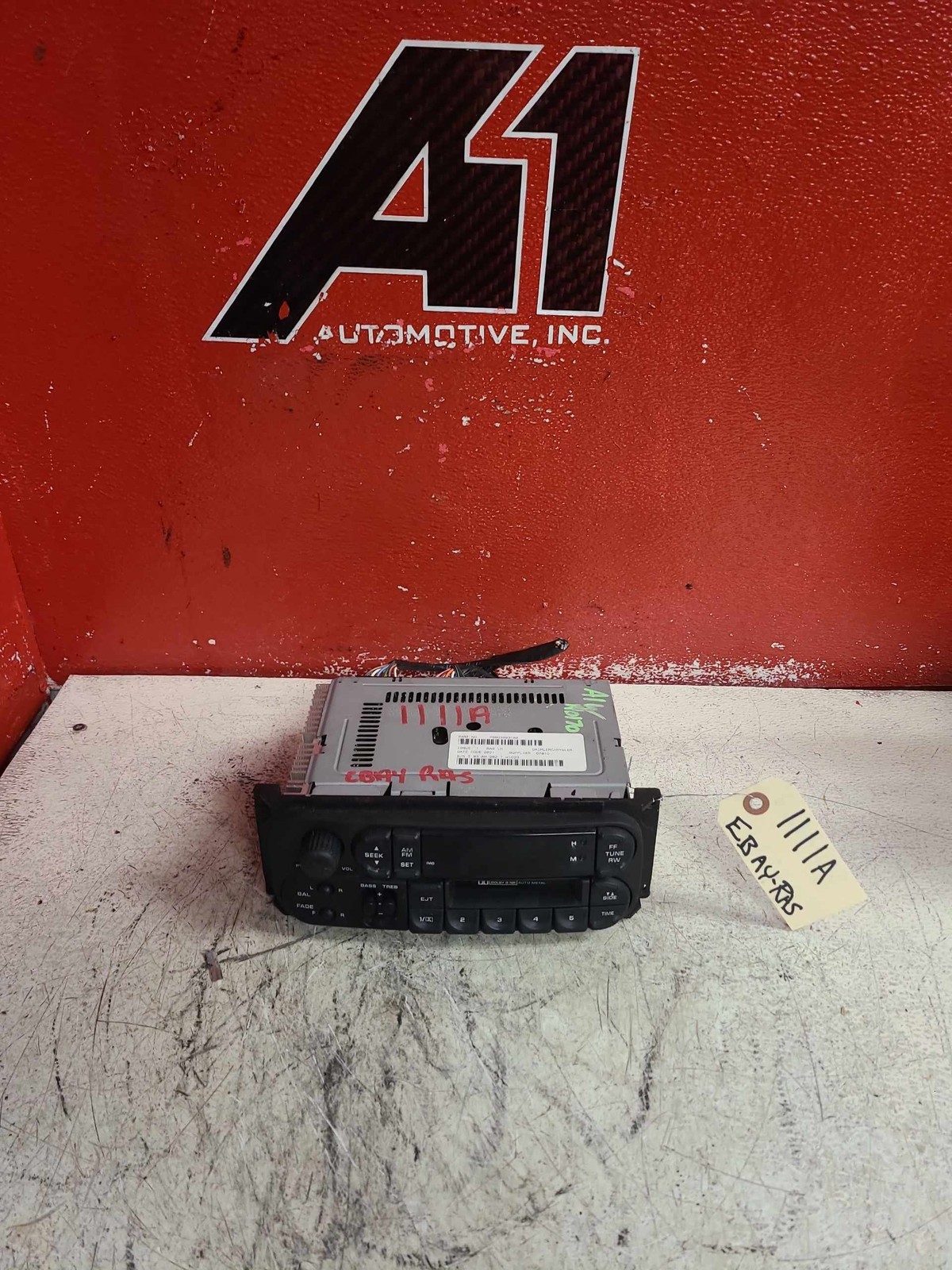 01 02 DODGE DAKOTA DURANGO STRATUS Radio AM-FM-stereo-cassette W/O CD Control