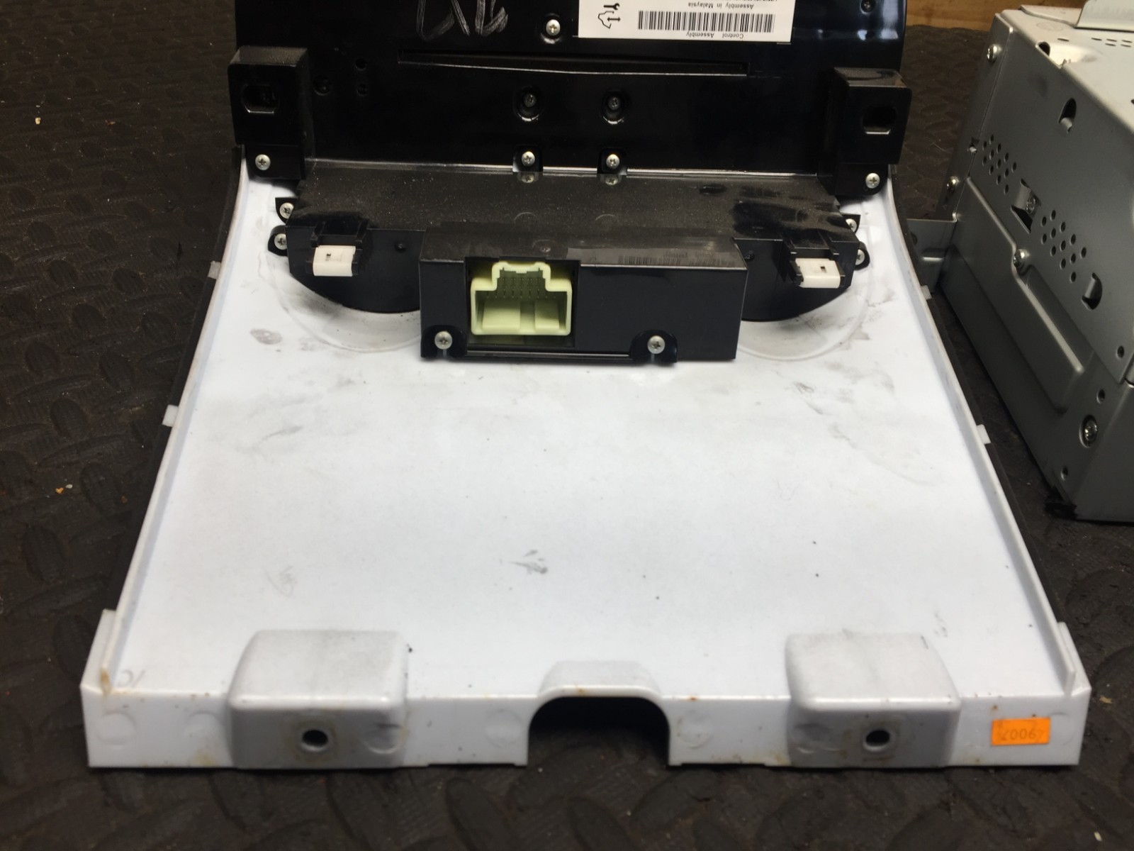 2010-2012 Chevrolet Camaro SS OEM Factory Stereo Head Unit Screen Radio #2 8212