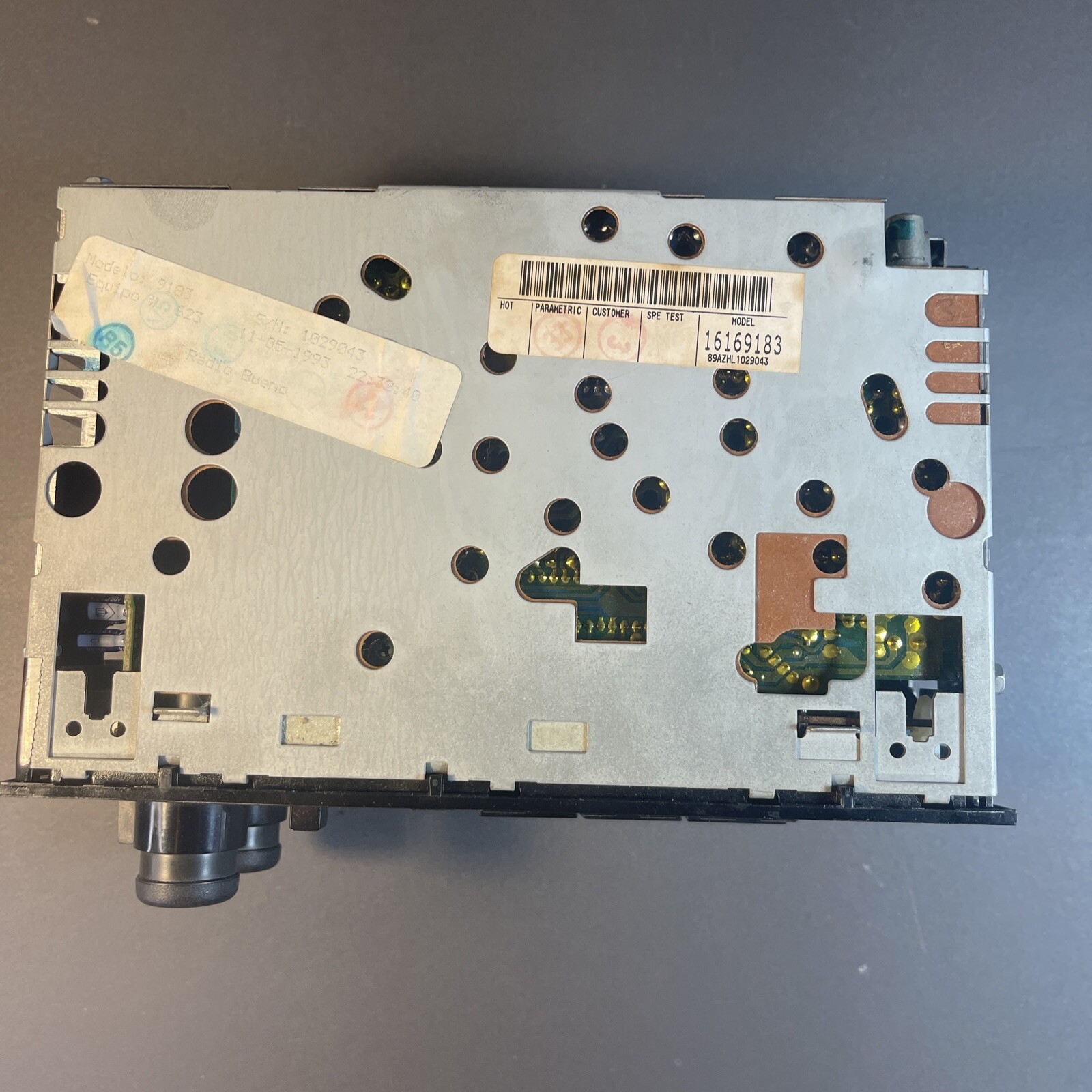 16169183 OEM GM CHEVROLET PONTIAC AM FM CASSETTE RADIO From 2002 Dodge Ram 1500