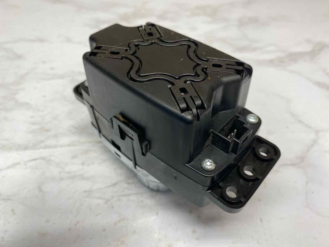 Mercedes CLA250 radio am fm 16 19 center console controller knob OEM 2469009815