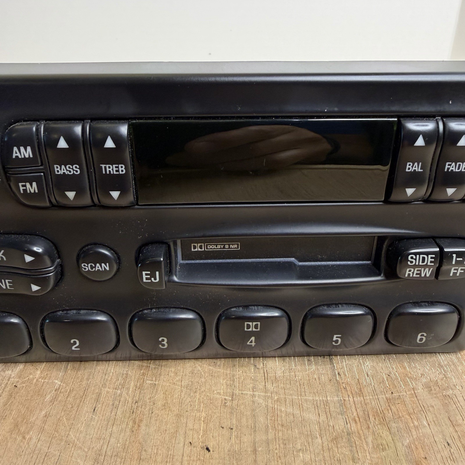 2003 2004 FORD F150 GEUNINE OEM AM/FM CASSETTE RADIO 3L3T-19B132-AA