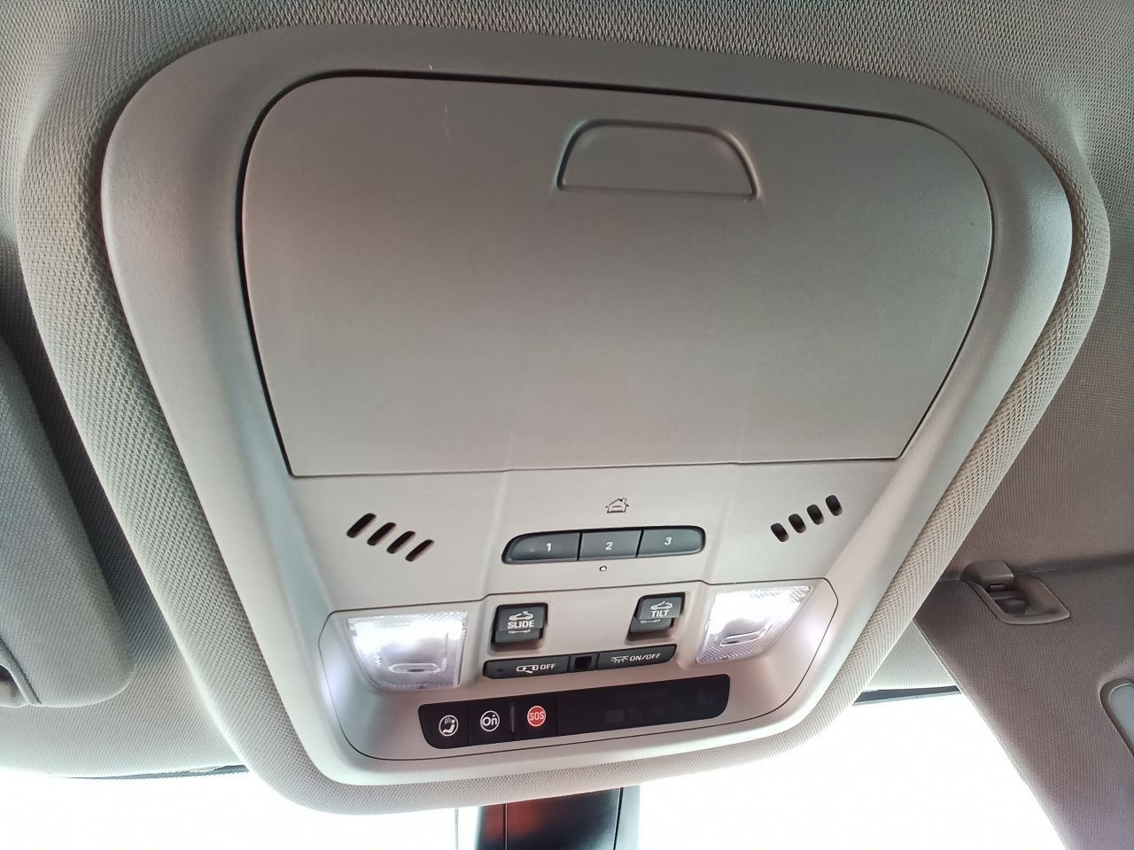 GM 84689136 Control Panel w/ 8″ Display Screen from 2020 Acadia 12219942