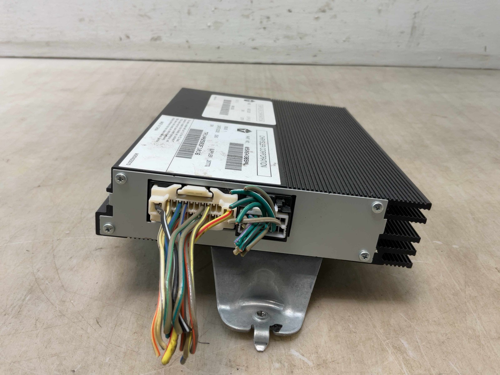 Jeep Wrangler JK OEM Factory Stock Premium Amplifier 05064389AL 2013-2014 176295