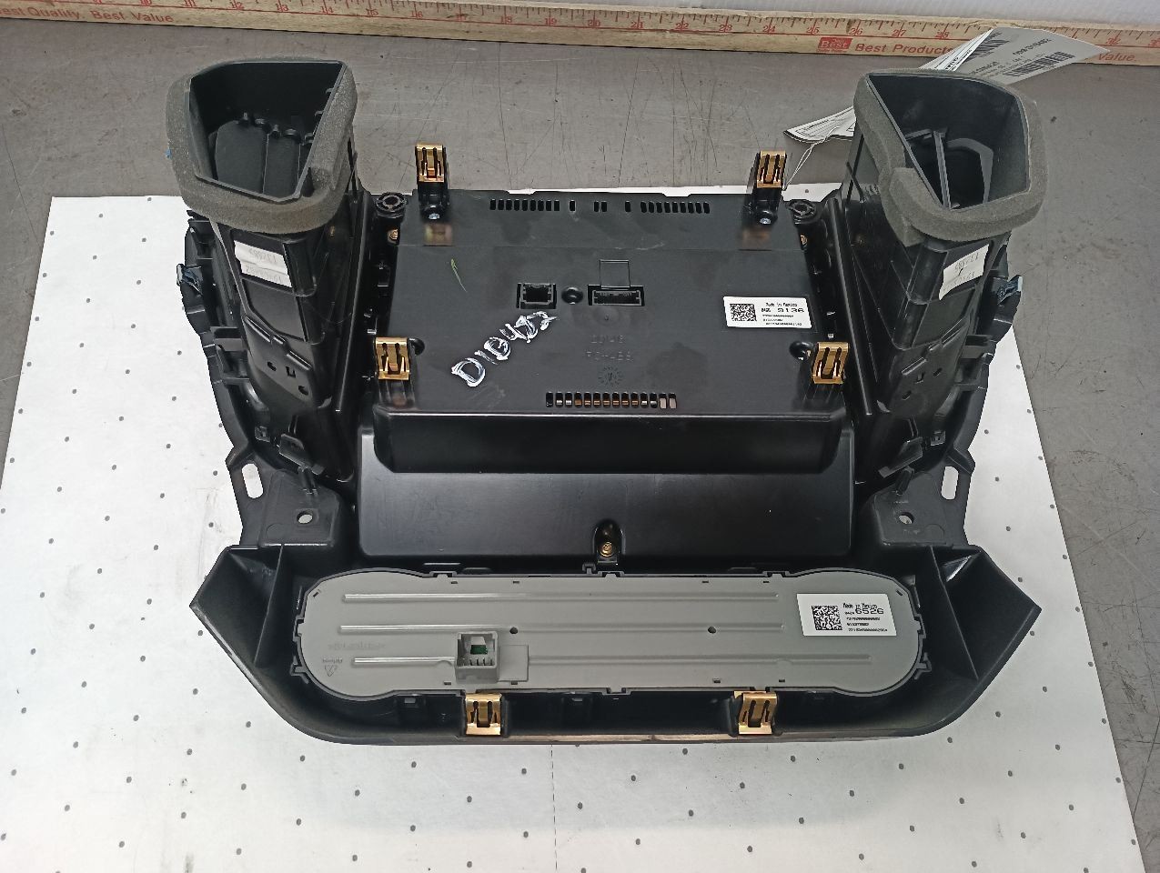 GM 84689136 Control Panel w/ 8″ Display Screen from 2020 Acadia 12219942