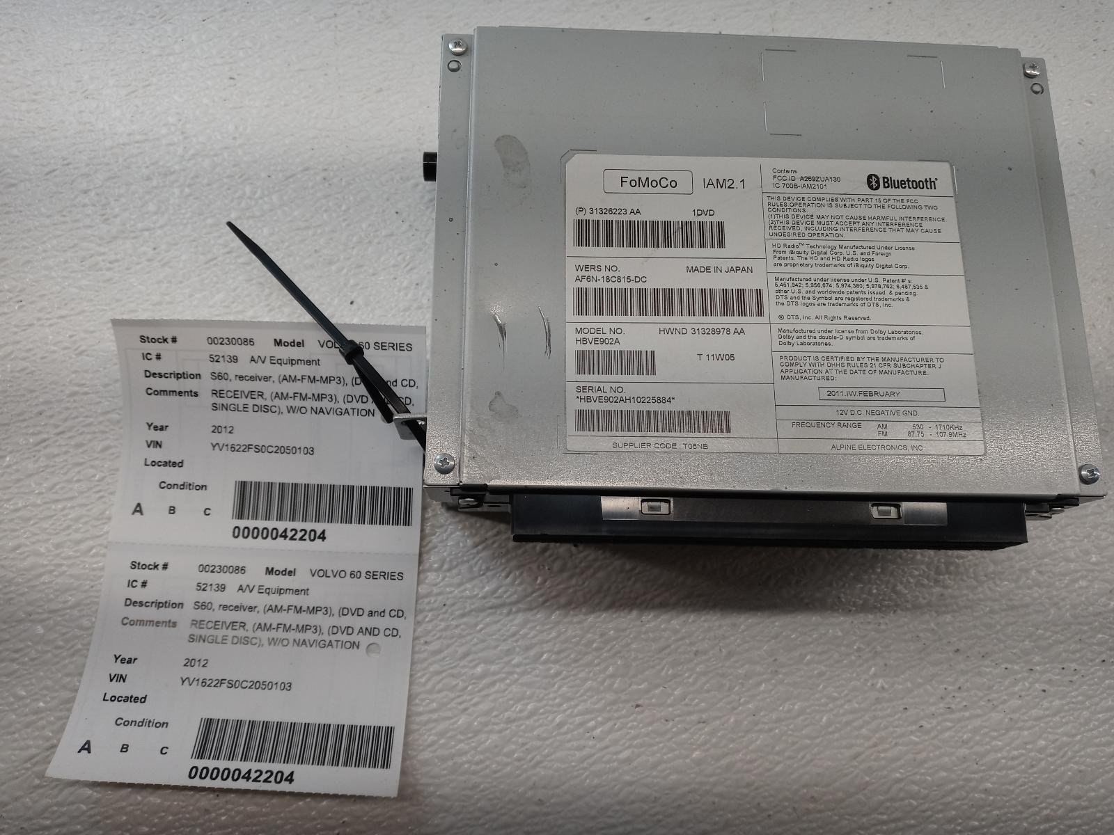 11-13 Volvo 60 Series Radio Receiver AM-FM-MP3-DVD-CD **May Need Programming**