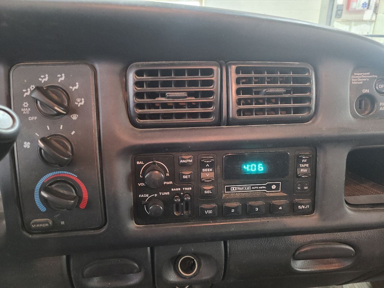 Audio Equipment Radio Receiver Am-fm-cassette Fits 95-03 DODGE 1500 VAN 661158