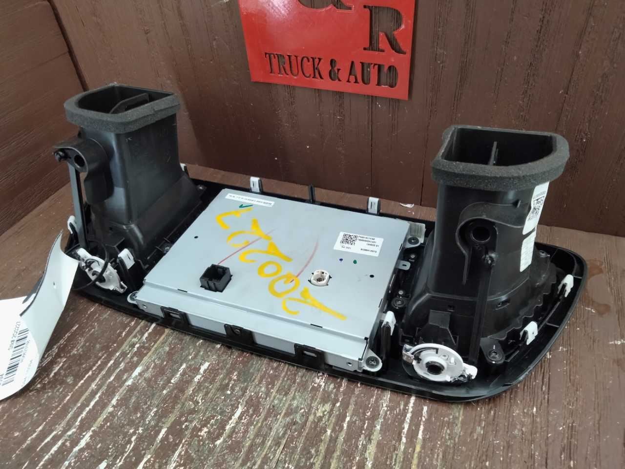 2018 2019 2020 CHRYSLER PACIFICA RADIO DASH DISPLAY SCREEN 68316174AB