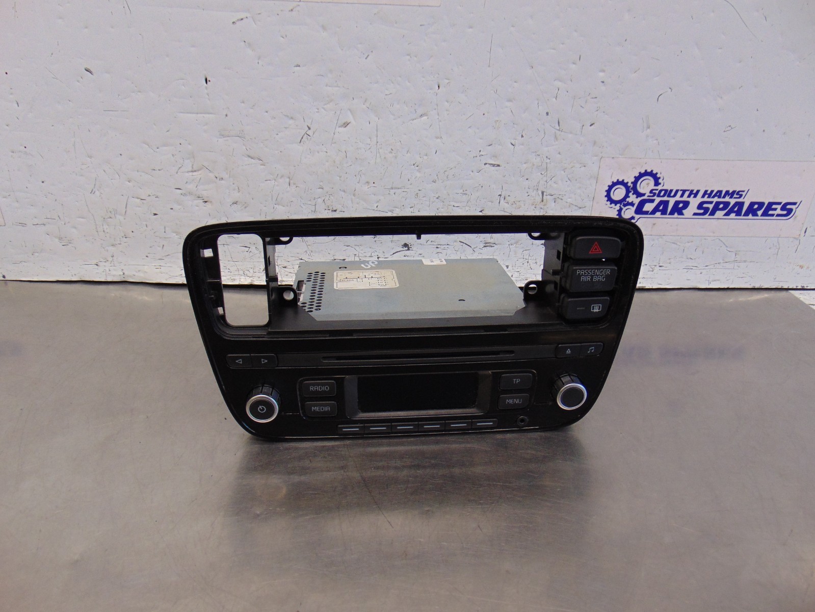 VW Up Stereo Head Unit 11-16 Black 1S0035156 CD Radio Front Dashboard Stereos