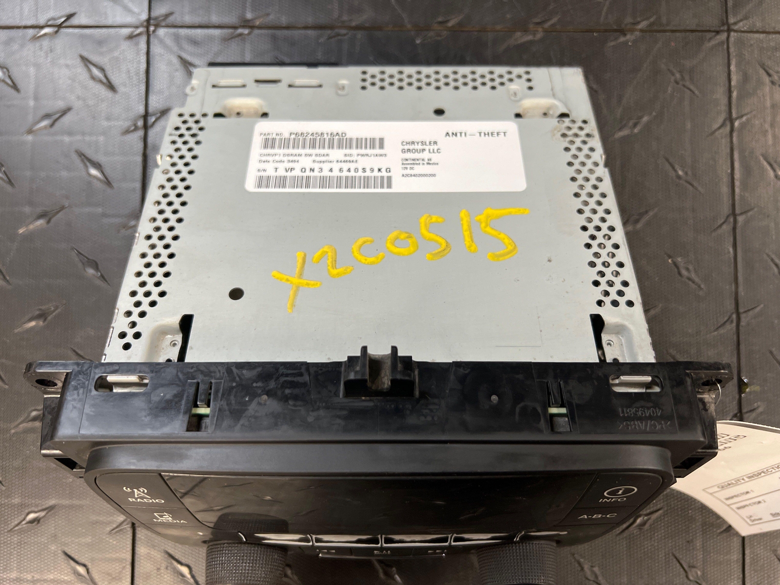2015 – 2016 Dodge Ram 2500 AM FM U-Connect Stereo Radio Receiver (68245816AD)