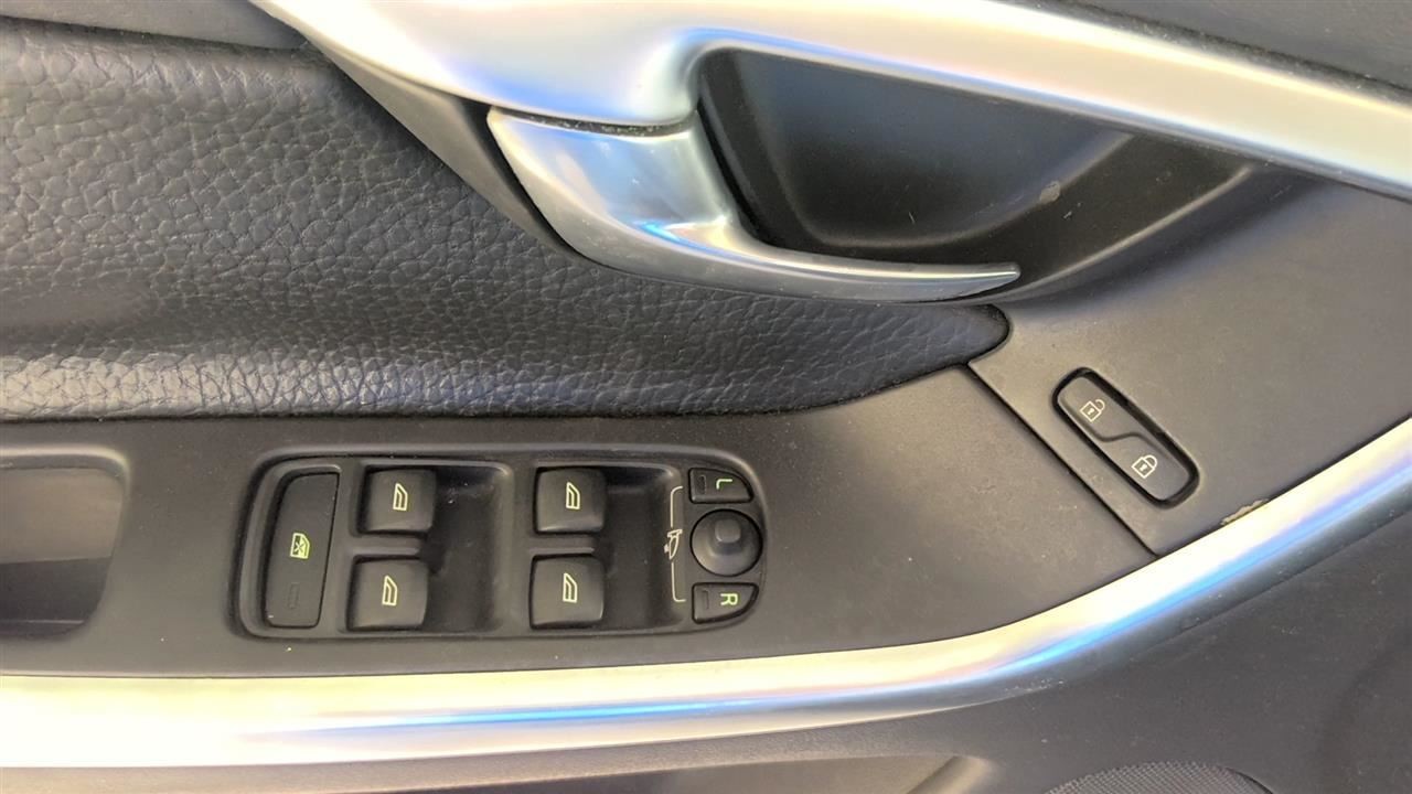Audio Equipment Radio XC60 Display Upper Fits 09-12 VOLVO 60 SERIES 1348356