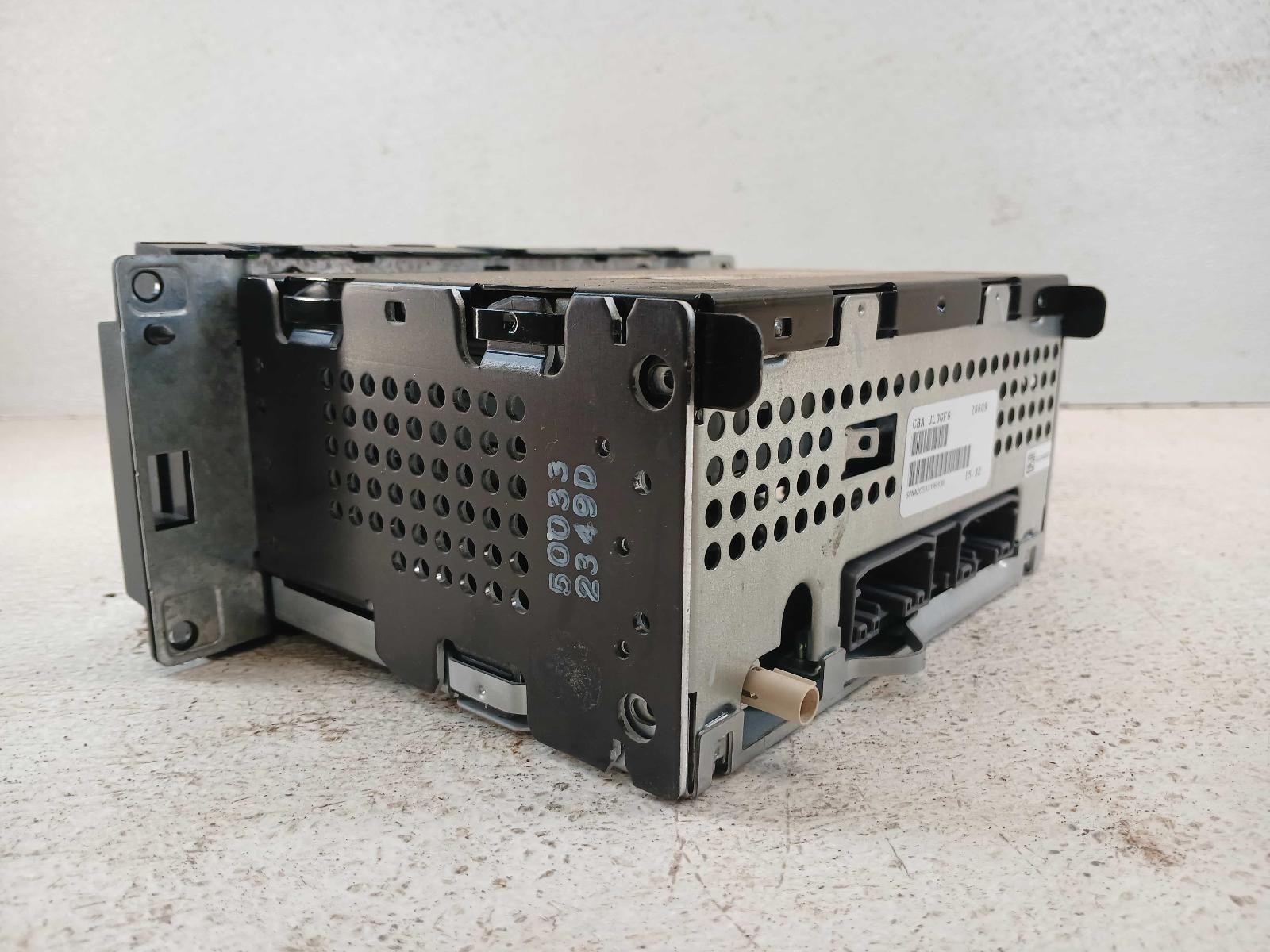 09 10 Jeep Compass Radio AM-FM-CD Face Plate ID RES **May Need Programming**