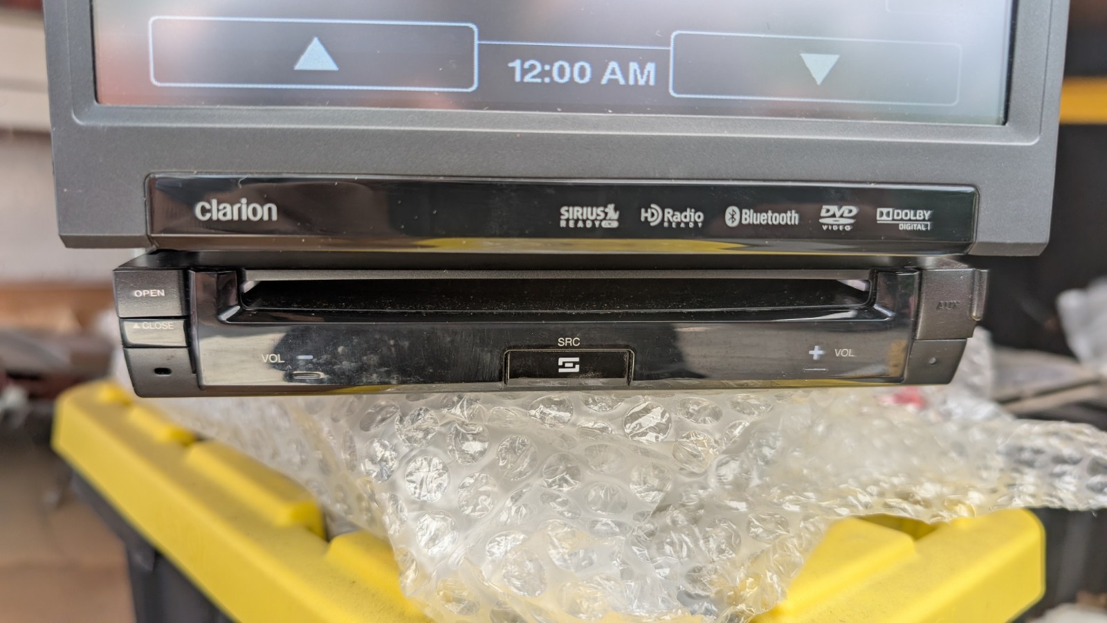 Clarion VZ401 CD/DVD in-dash receiver Head Unit Car/Auto w Wiring Harnes/Remote