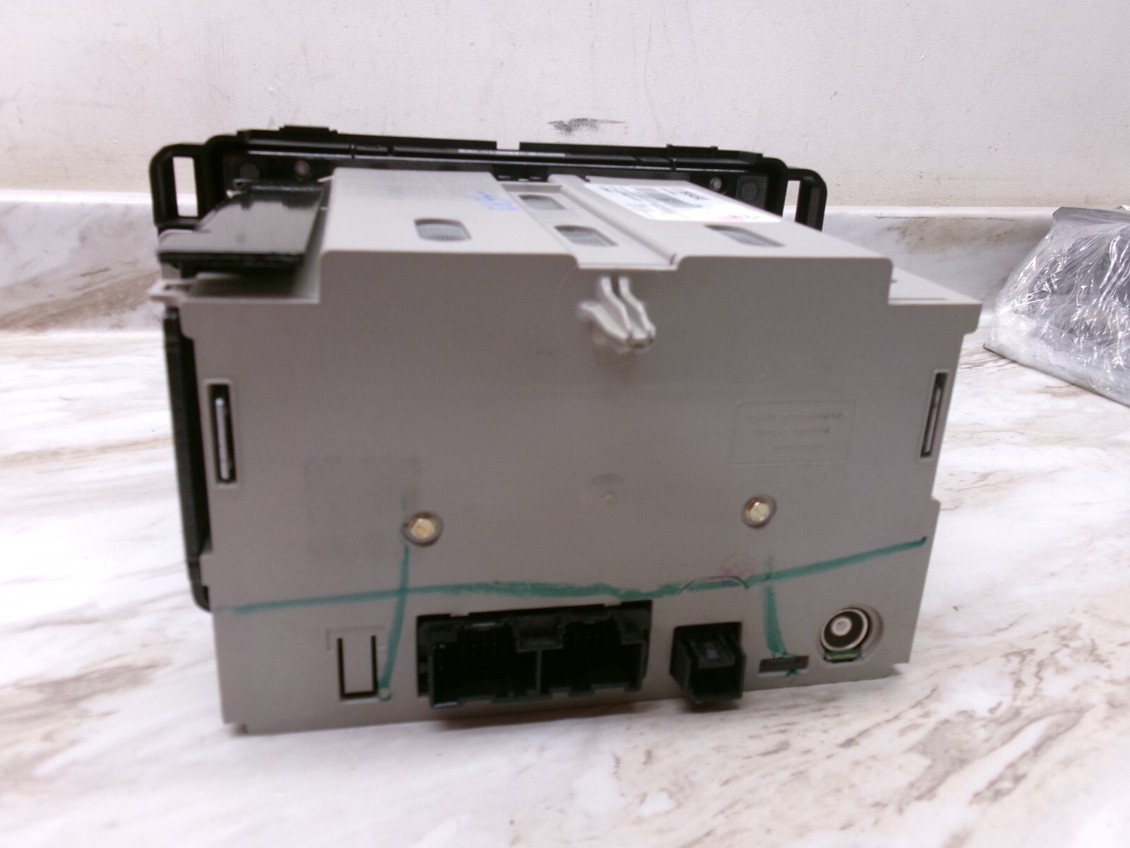 20934593 10 11 12 13 Express Tahoe Silverado AM FM Stereo Radio CD MP3 Player