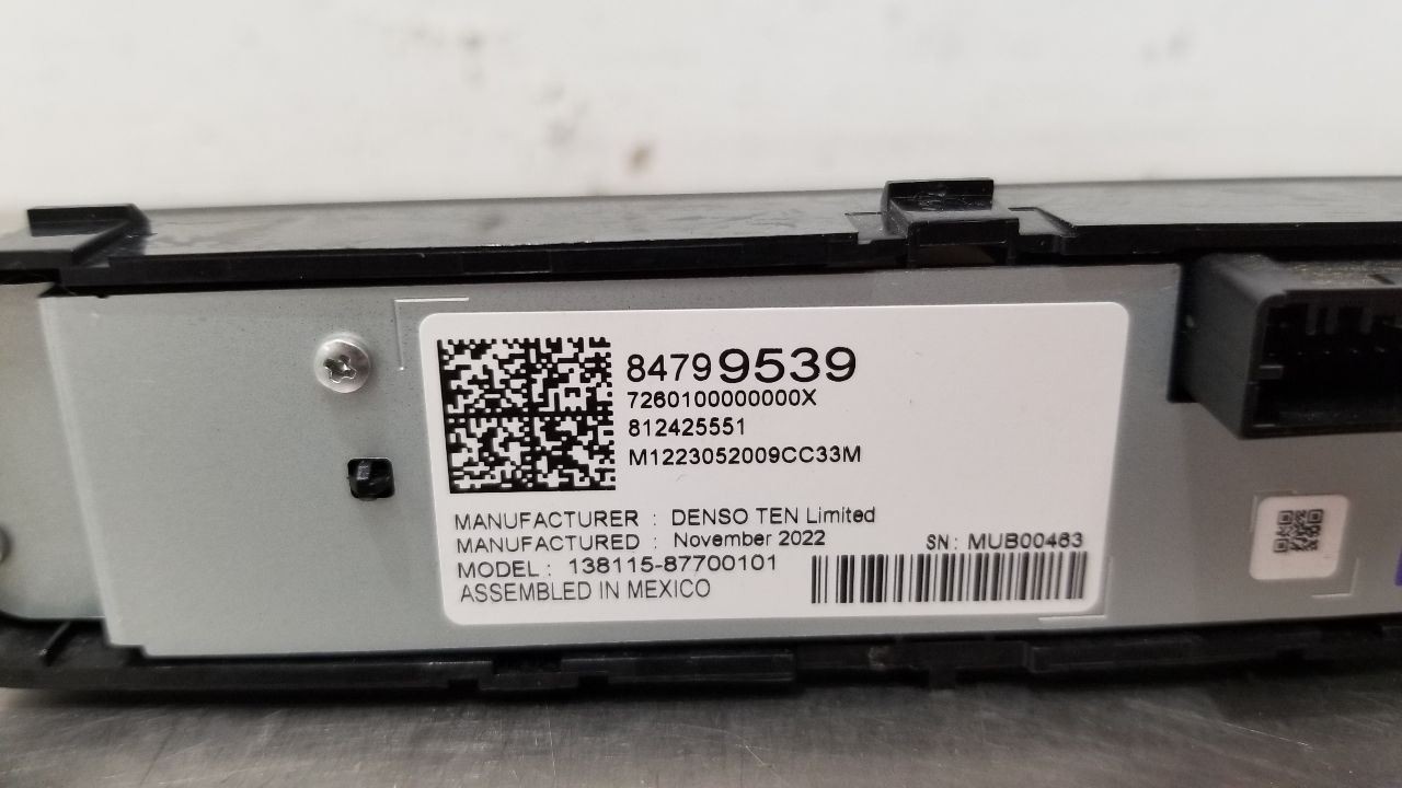 23 GMC SIERRA 2500 RADIO AUDIO CONTROL PANEL 84799539