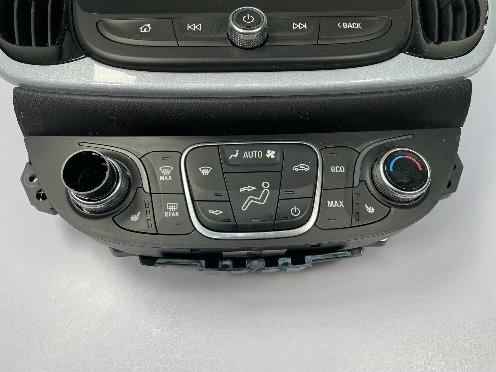 2016-2019 Chevy Volt OEM Radio Display Screen Climate Control Unit 23375312