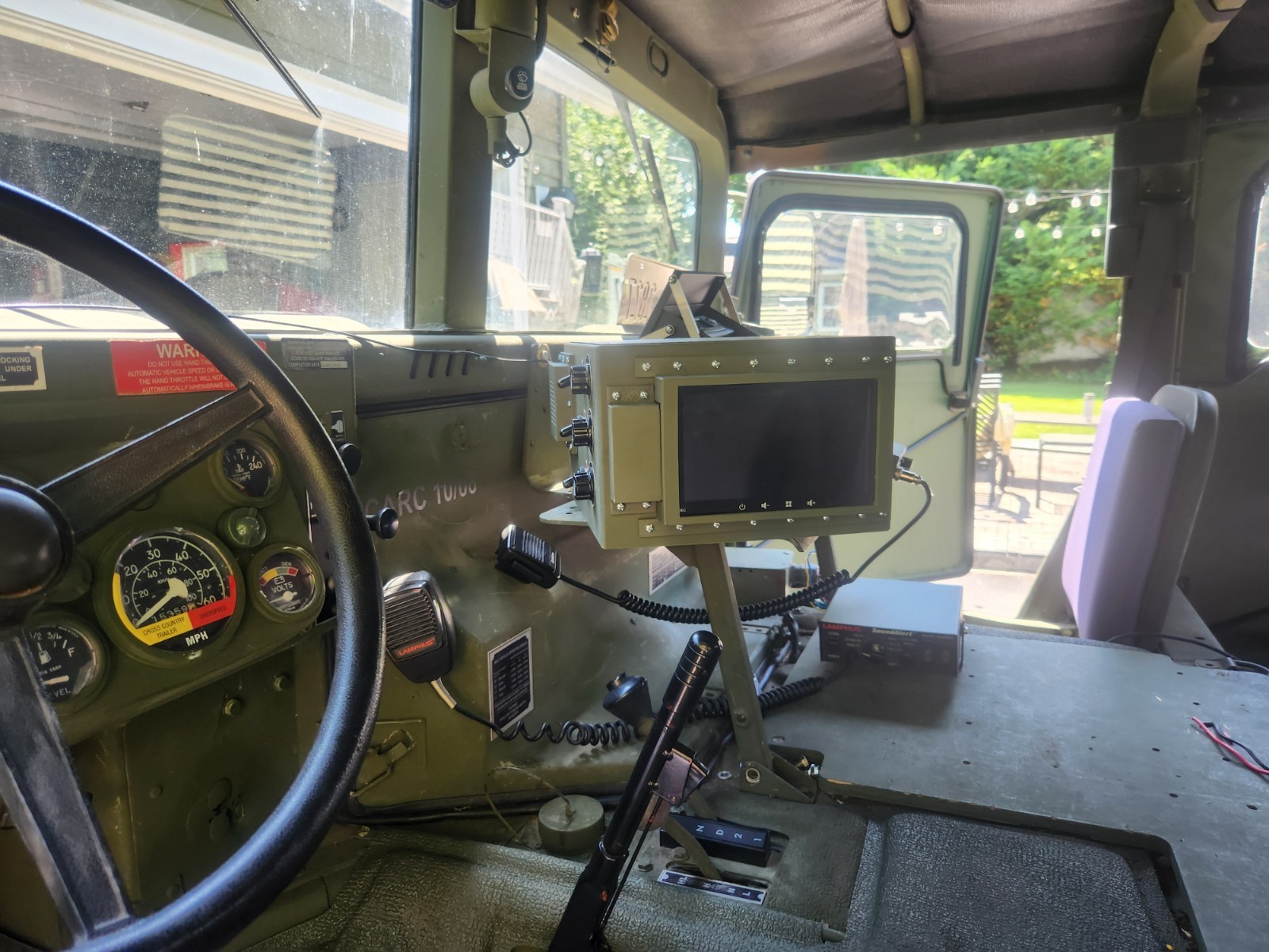 MPIS-400 Infotainment System for HMMWV / 24V Military Vehicles. All In One Unit