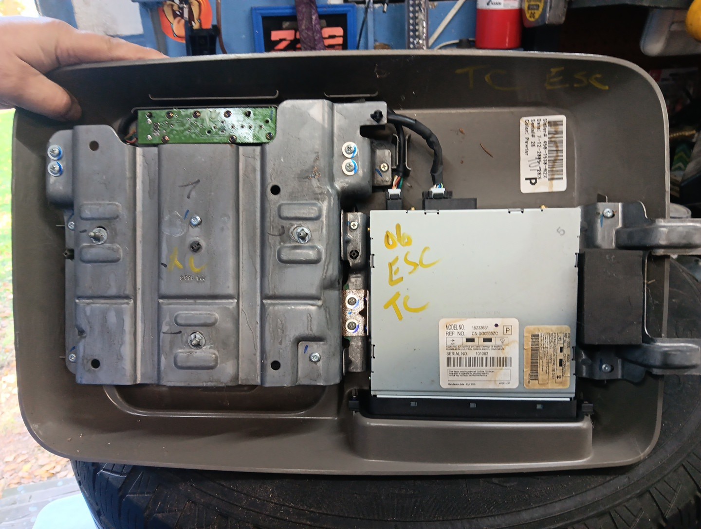 2005-2006 Cadillac Escalade Gray factory DVD Player