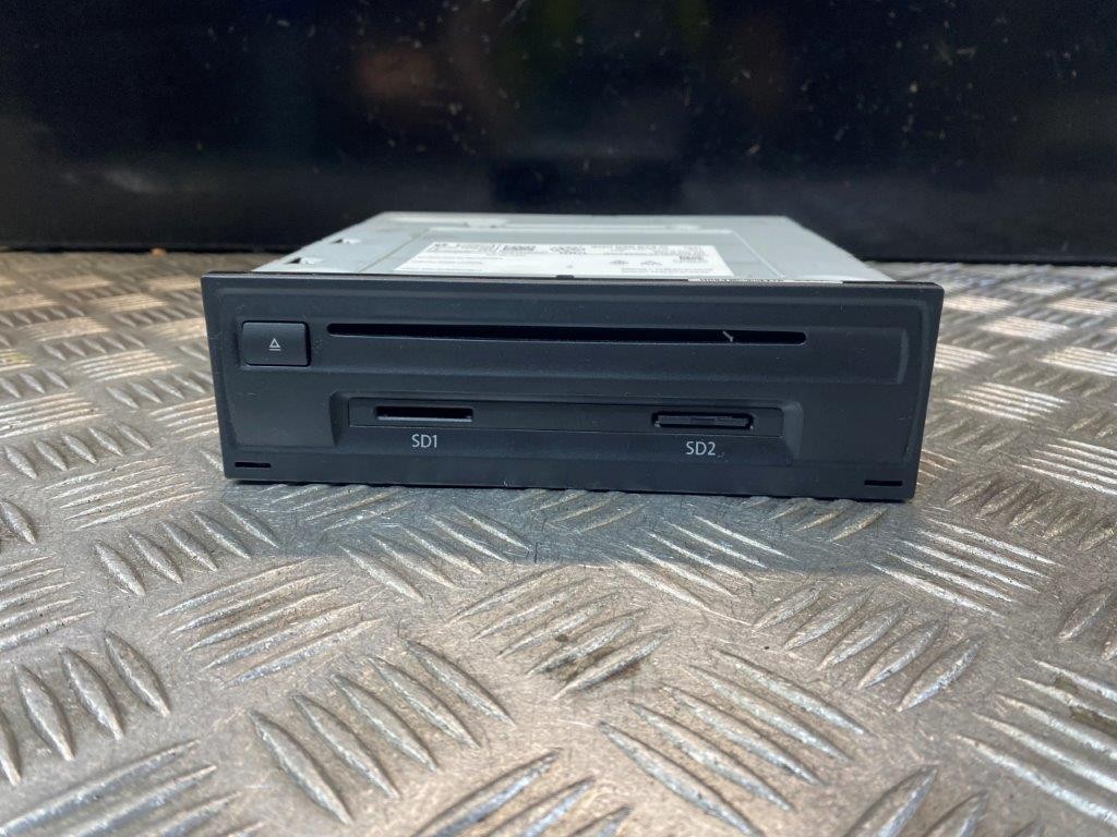 16-20 VW TIGUAN MK2 INFOTAINMENT SAT NAV SD/CD RADIO HEAD UNIT 3Q0035874C