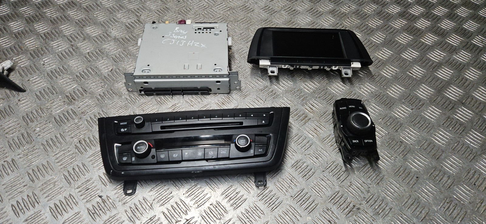 BMW 318D AUTO F30 2013 radio stereo CD player head display screen unit