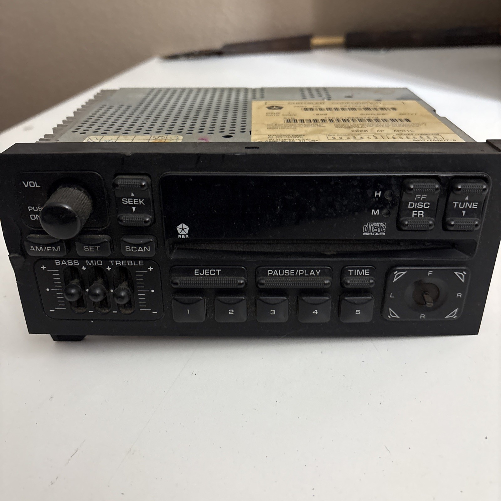 P04704373AE Chrysler CD AM/FM Radio for Dodge Durango Dakota “untested” As-is