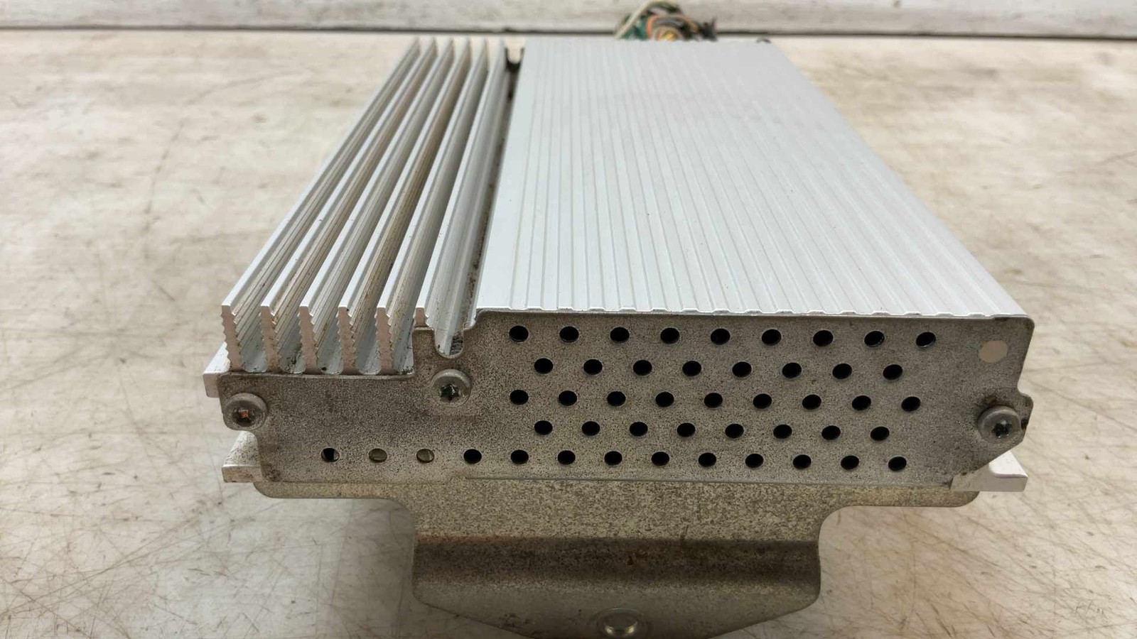 Jeep Wrangler JK OEM Infinity Premium Amp Amplifier 05064140AG 2007-2010 173858