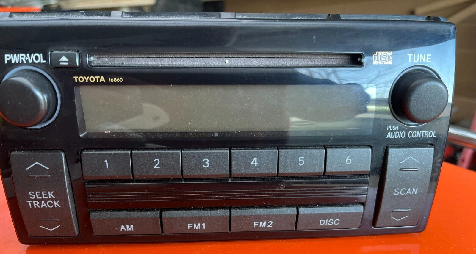 Good Clean OEM 2005 2006 Toyota Camry LE 16860 Stereo AM FM CD Radio & Brackets
