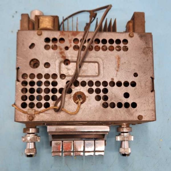 AM RADIO WITH KNOBS FITS 1961 BONNEVILLE “989693” UNTESTED 1081173