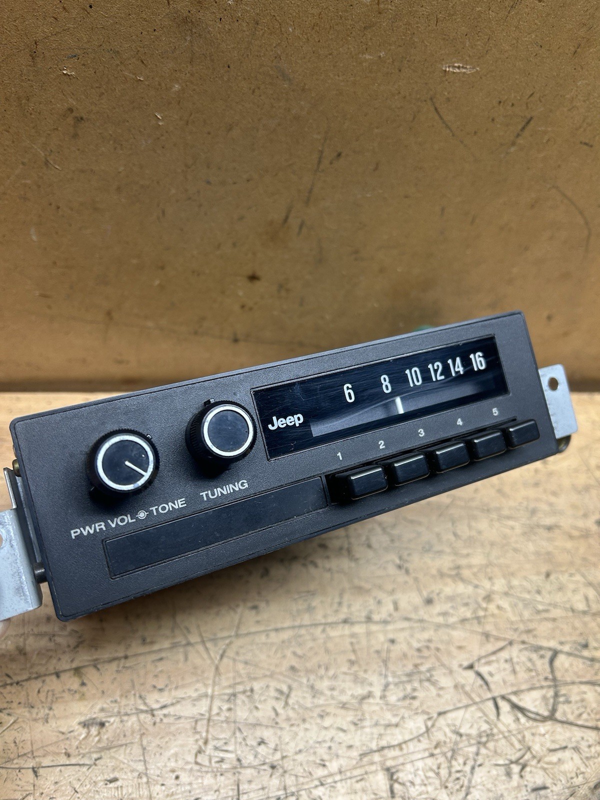 AM Radio 56002462 Jeep Cherokee XJ Comanche MJ OEM Original AMC with Bracket