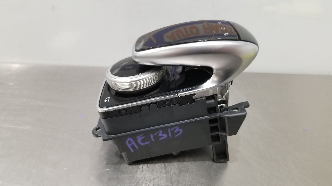 17 MERCEDES BENZ AMG GT-S C190 CONSOLE MOUNTED RADIO CONTROLLER 2059006015