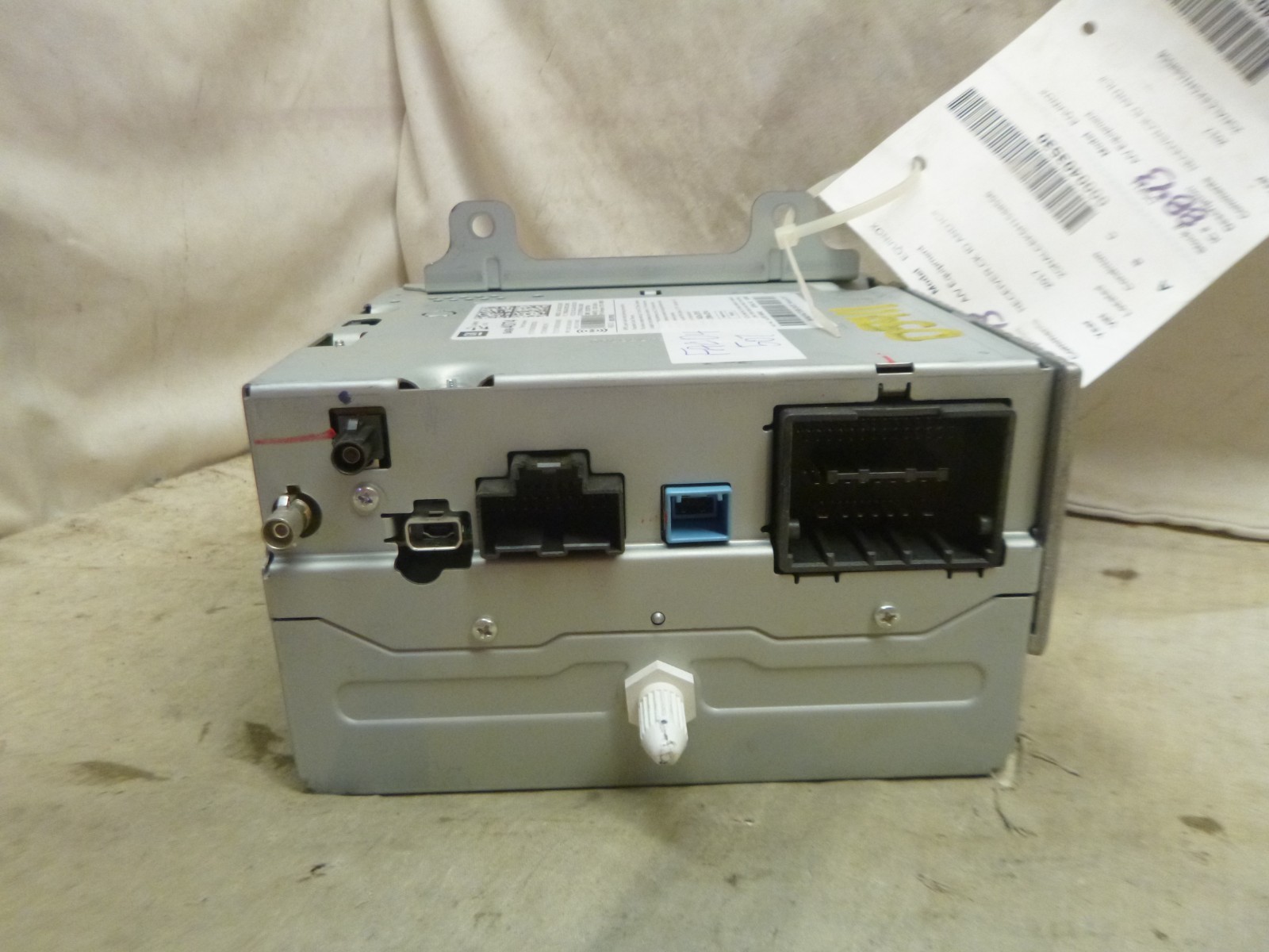 2017 17 Chevrolet Equinox Radio Receiver Mechanism w/ Vin Tag 84064074 FAC04