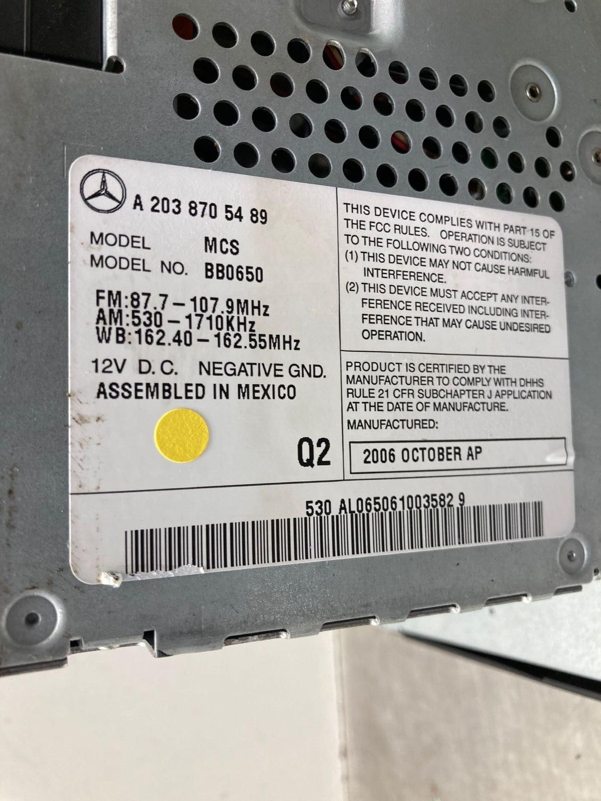 2007 MERCEDES C280 OEM AM/FM RADIO RECEIVER CD PLAYER NAVIGATION UNIT 2038705489