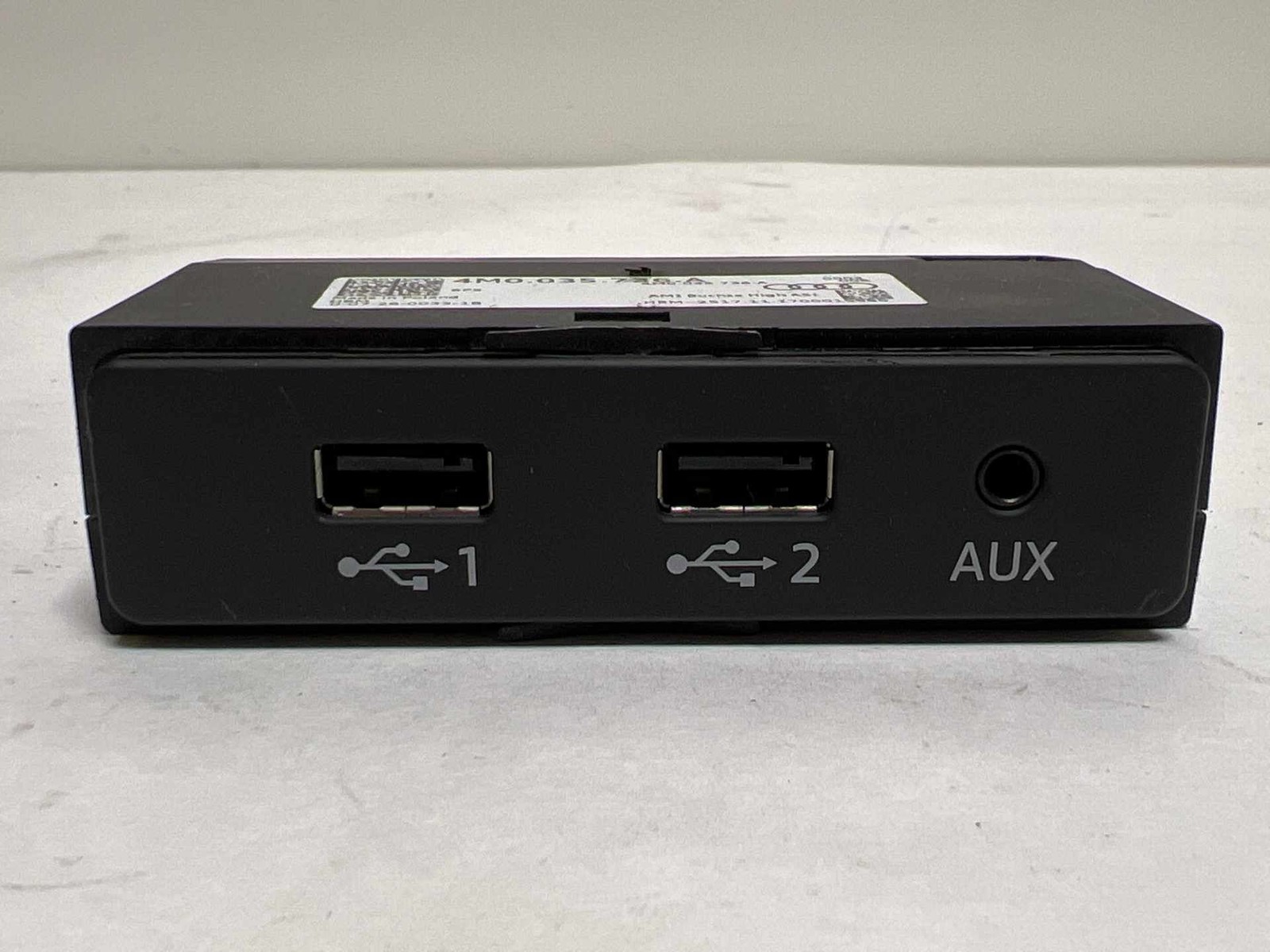2017-2020 Audi Q7 OEM Audio USB AUX Interface Jack Port Hub 4M0035736A (TL)
