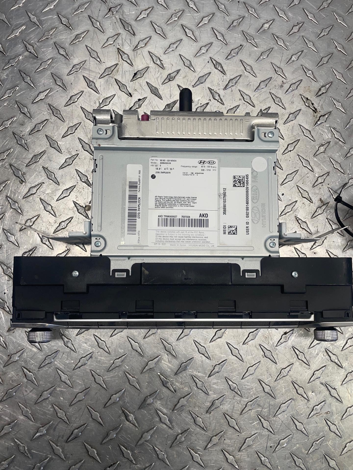 Audio & Visual Equip.(radio) GENESIS G70 19 20 21