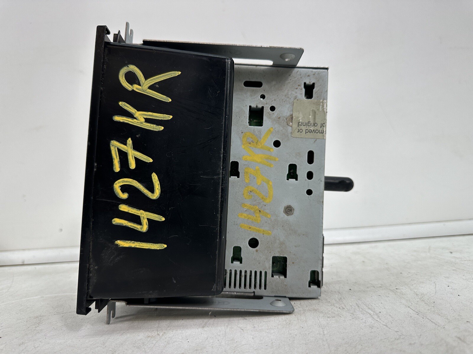 03-05 Kia Rio Radio Audio Equip. Sed AM-FM-Stereo-CD OEM# 96160-FD110