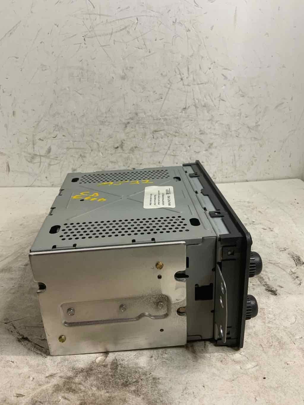 00-05 Chevrolet Cavalier Audio & Visual Equip Radio 10309459 AM/FM/CD 638-1230F