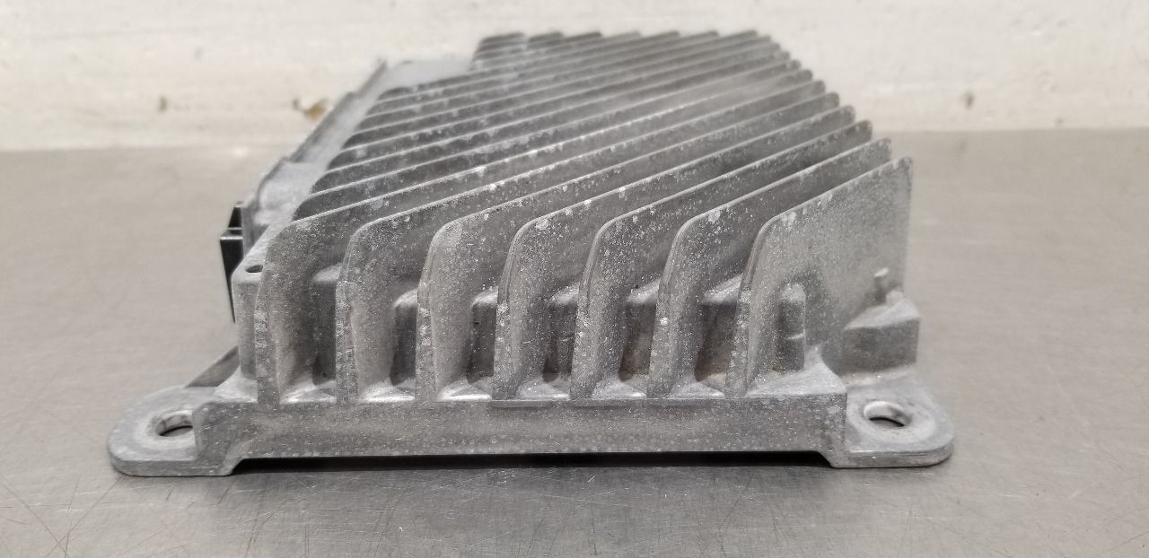 18 CADILLAC ESCALADE RADIO AUDIO AMPLIFIER 84111301