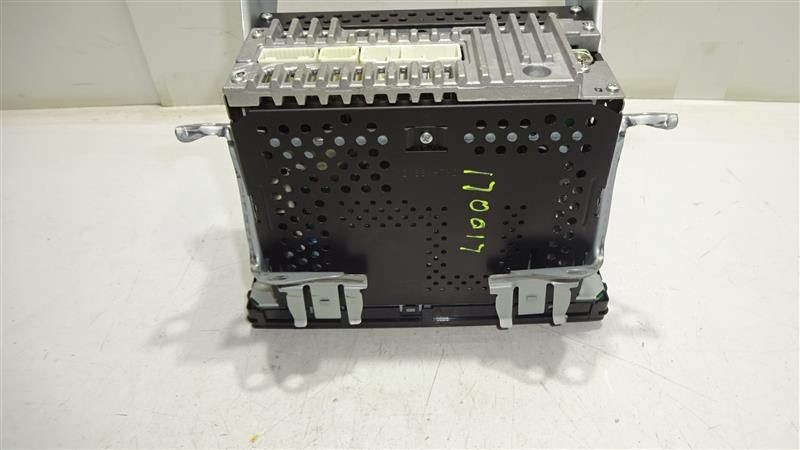 Radio Fujitsu Ten Manufacturer ID 16860 On Face Fits 05-06 CAMRY 632084