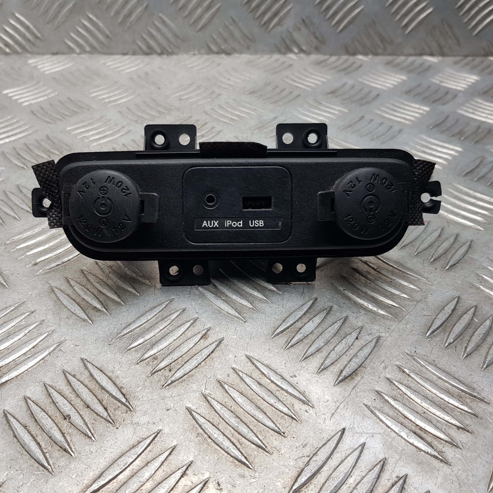 2013 KIA SPORTAGE MK3 USB AUX IN 12 V POWER PORT SOCKET