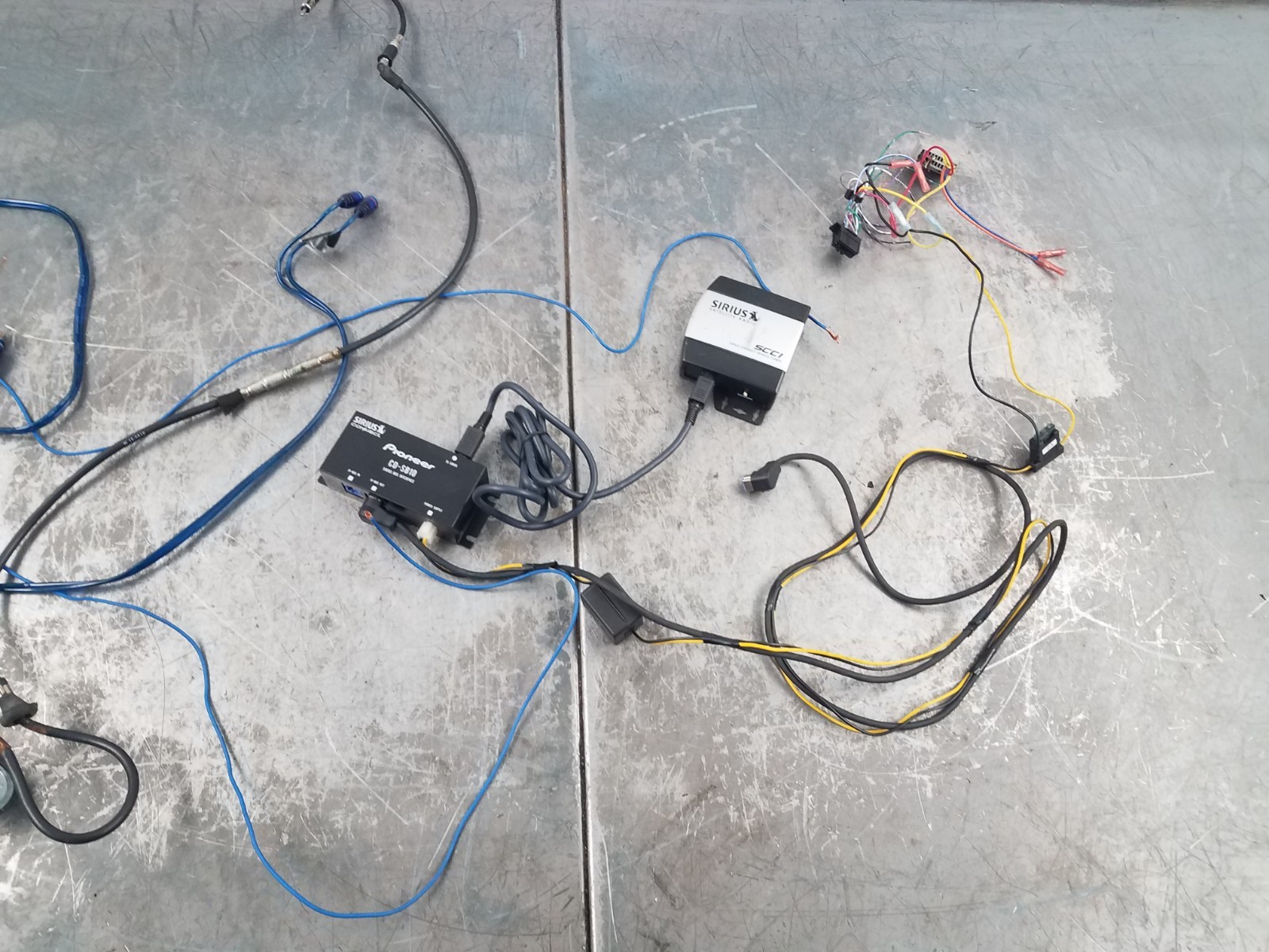 2006 Jeep Wrangler TJ Rubicon 4×4 Pioneer CD MP3 Radio / Harness #6530 E6