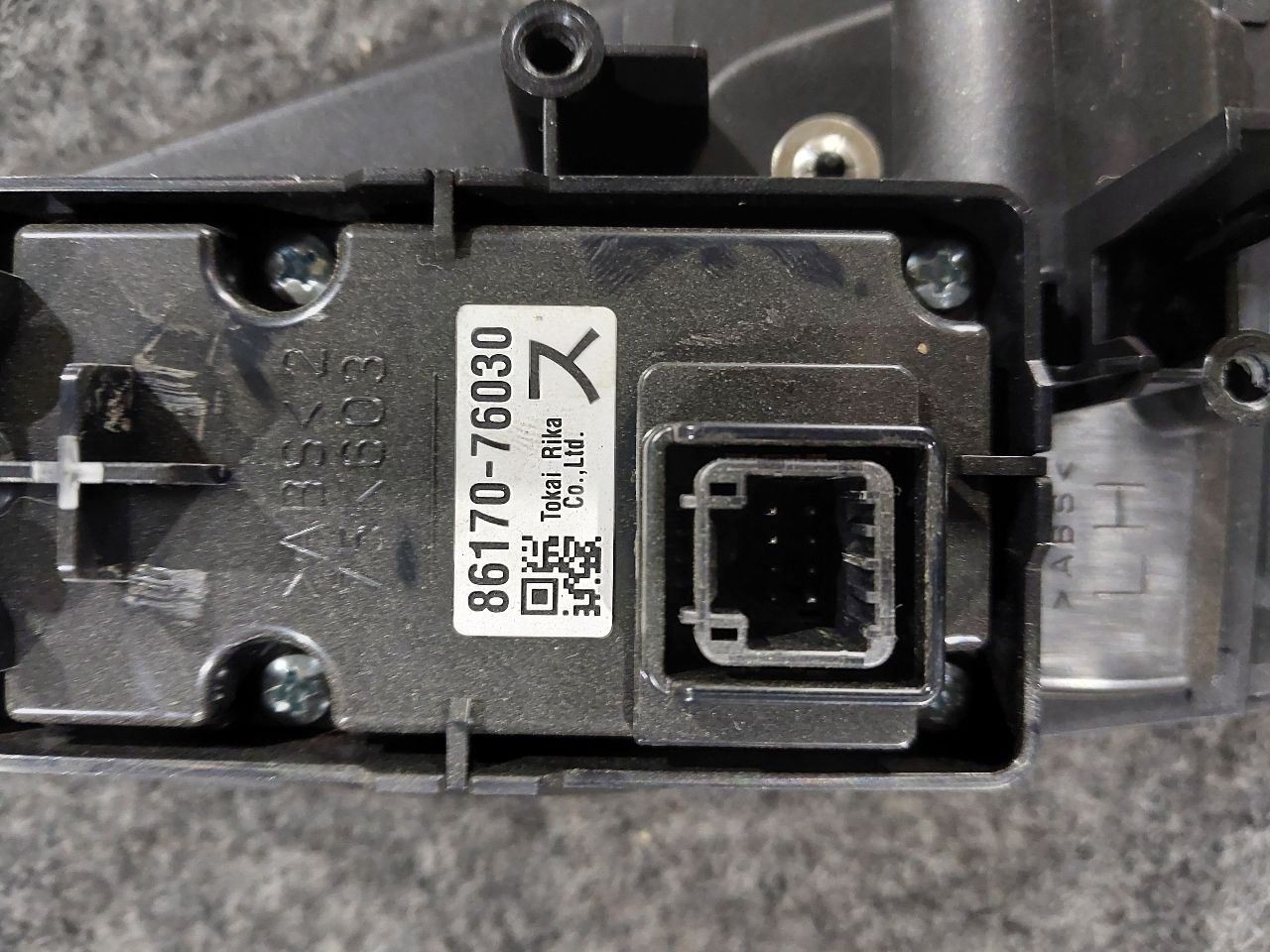 UX200 2020 Audio Equipment Radio 3216727