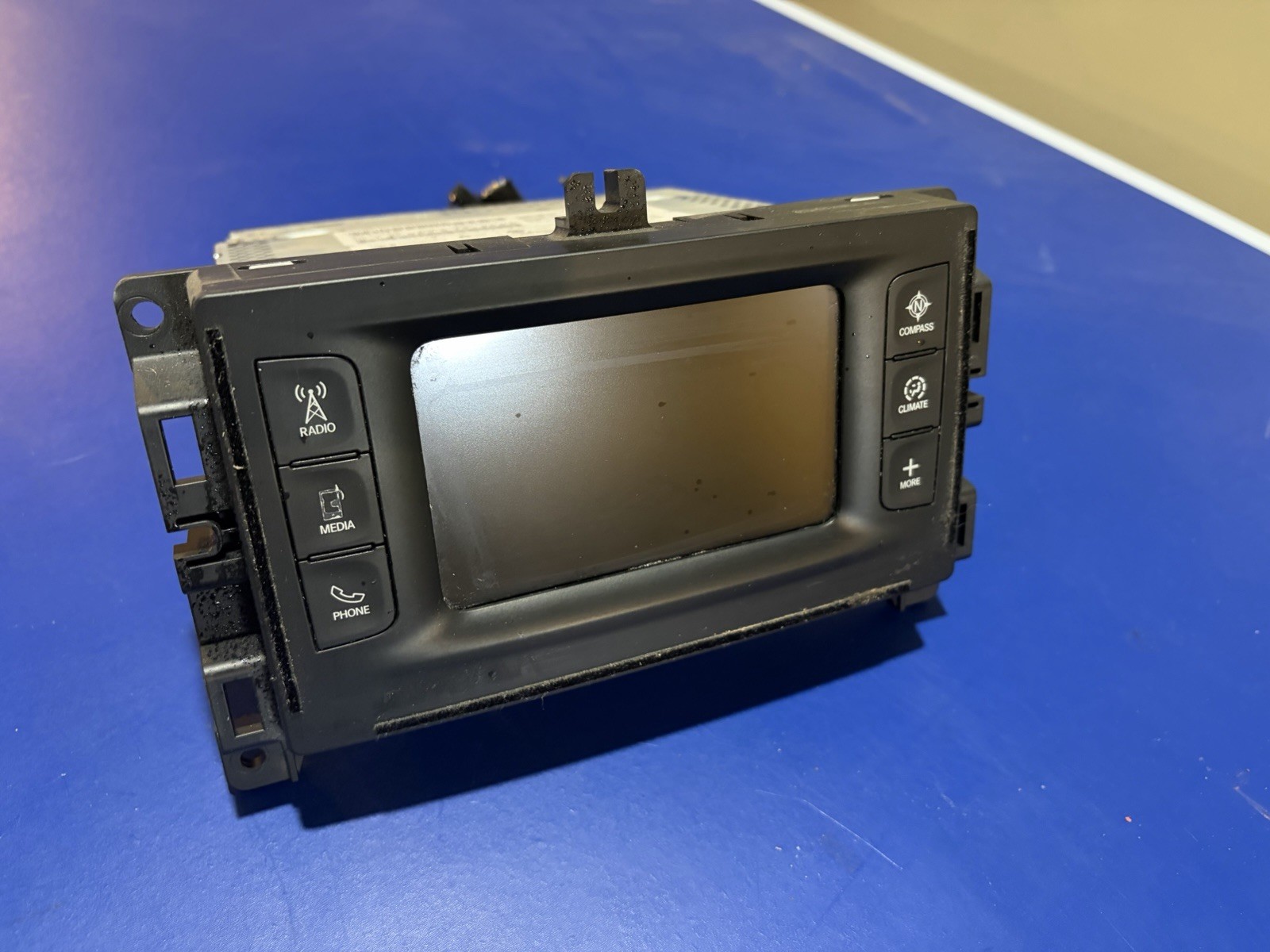 15-16 Chrysler 200 5″ Radio Display Info Screen Bluetooth Sirius Tested