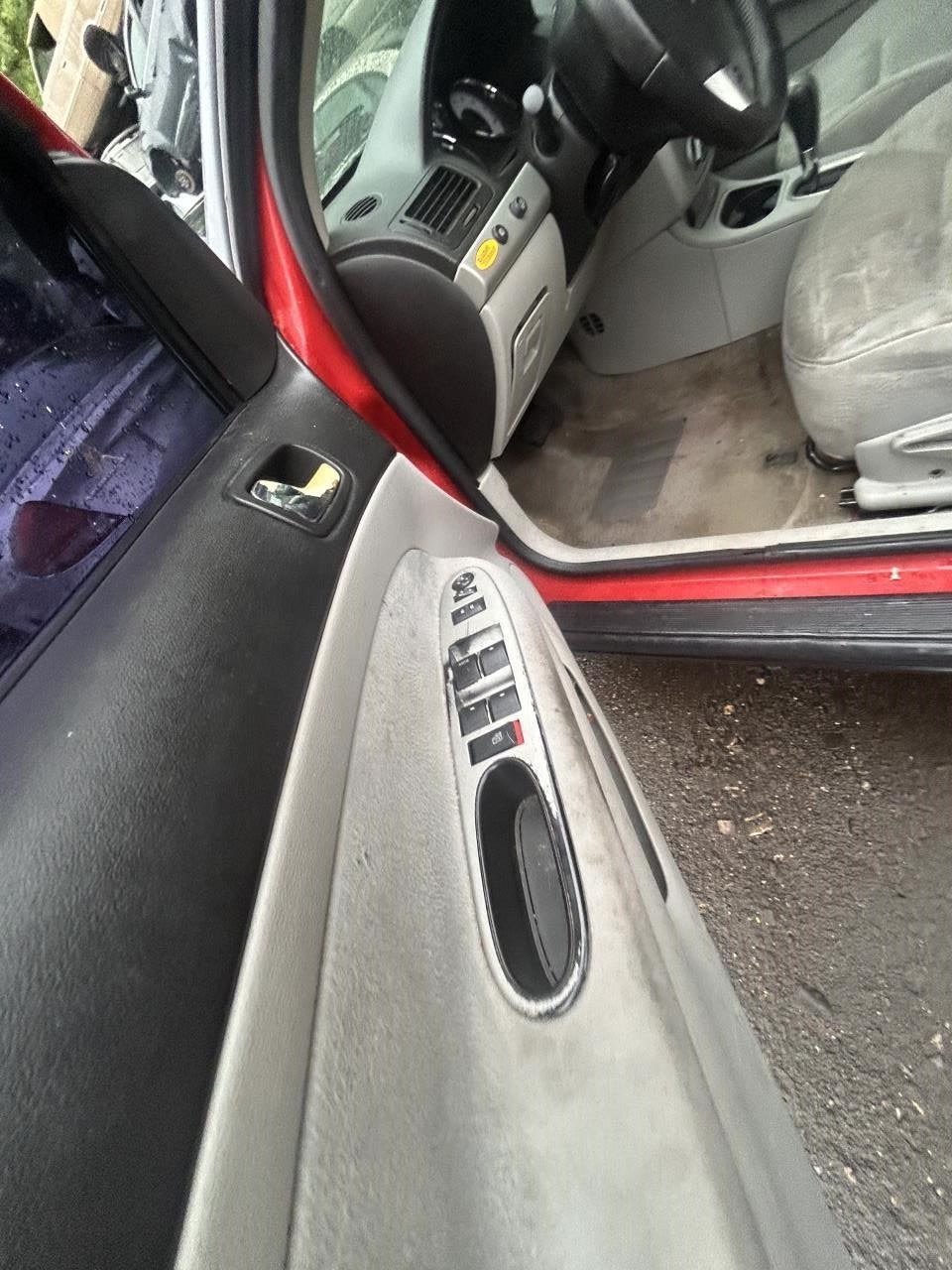 2007-2008 Chevrolet Cobalt Radio Silver Face Plate Stereo Receiver OEM 1571359