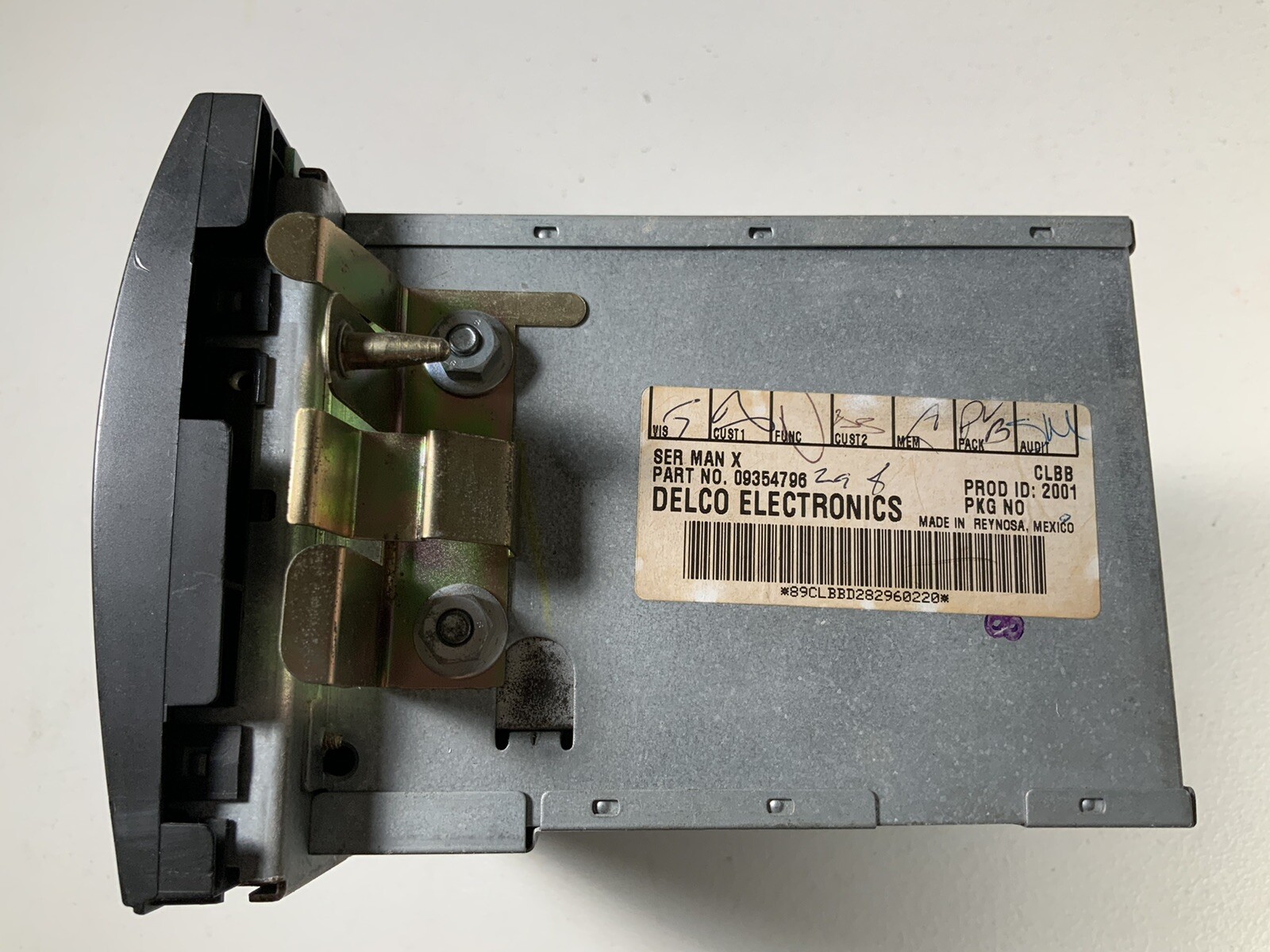 Vintage OEM GM AC DELCO AM FM Radio Cassette 09354796 for parts untested 1998
