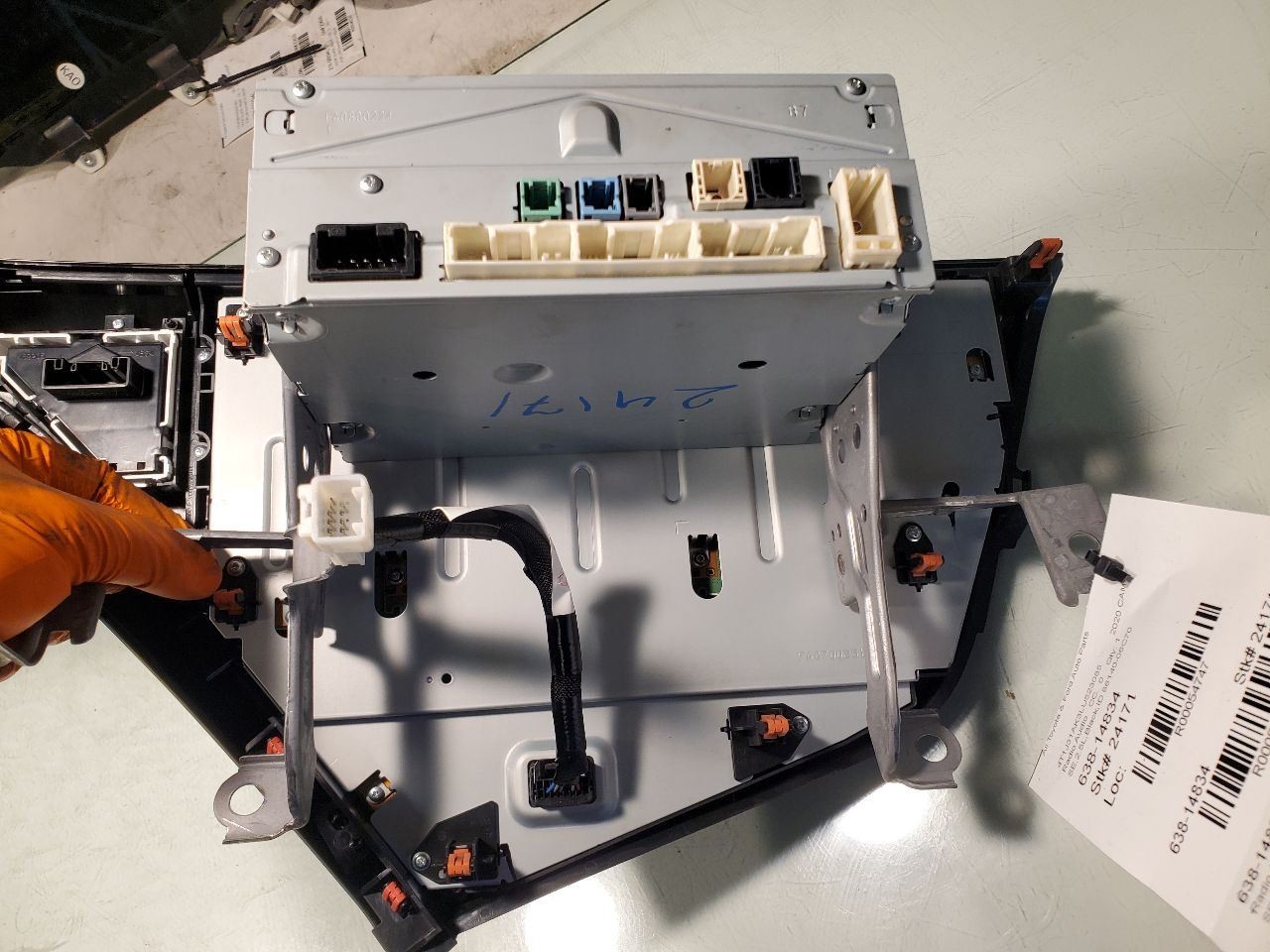Audio Equipment Radio Display And Receiver ID 86140-06C70 Fits 20 CAMRY 54747