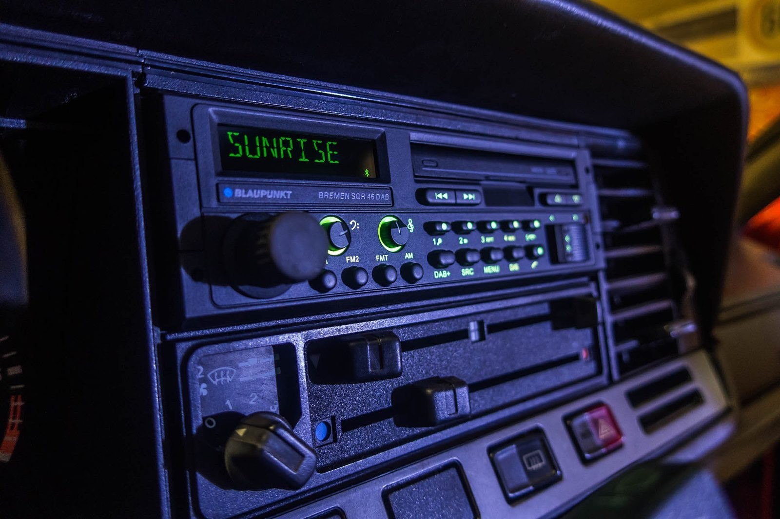 BLAUPUNKT BREMEN SQR 46 DAB / RETRO SINGLE DIN CAR RADIO W/ BLUETOOTH, USB, DAB+