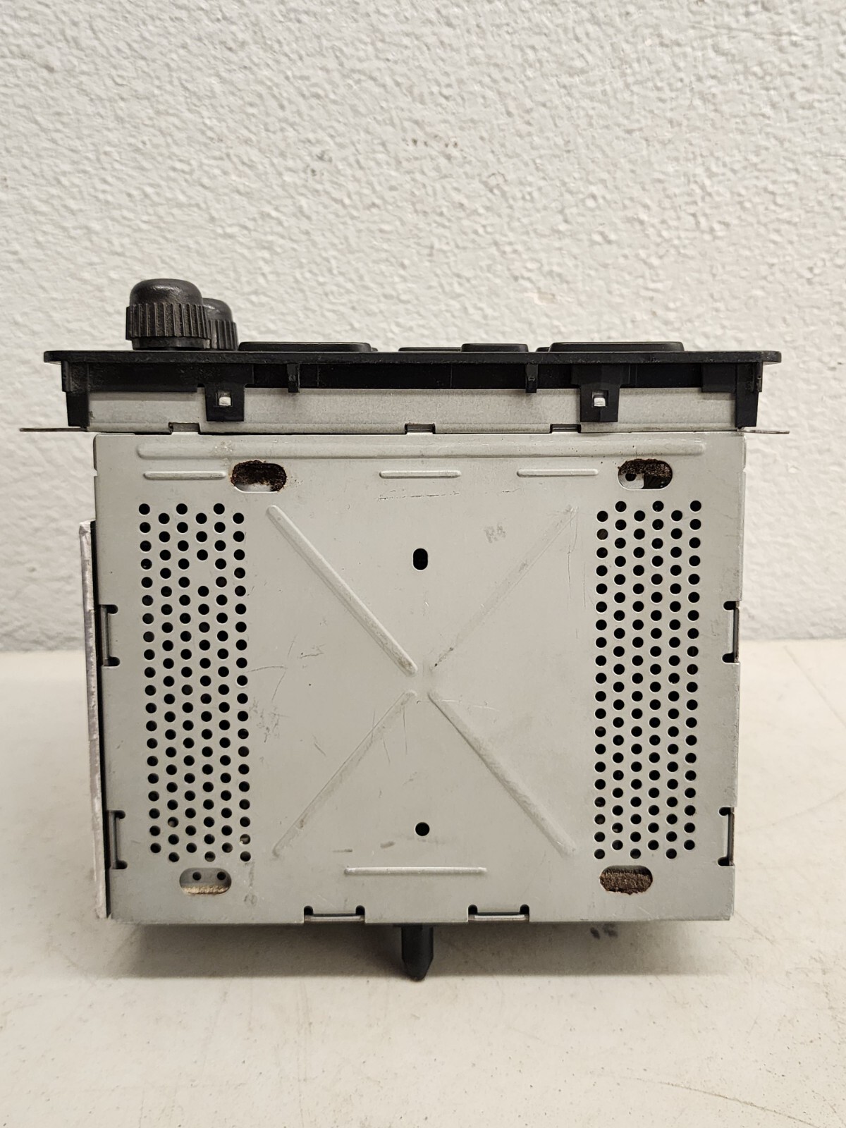 Stereo Radio AM FM CD Player 10315119 Fits 03-05 CHEVROLET CAVALIER B210-107353
