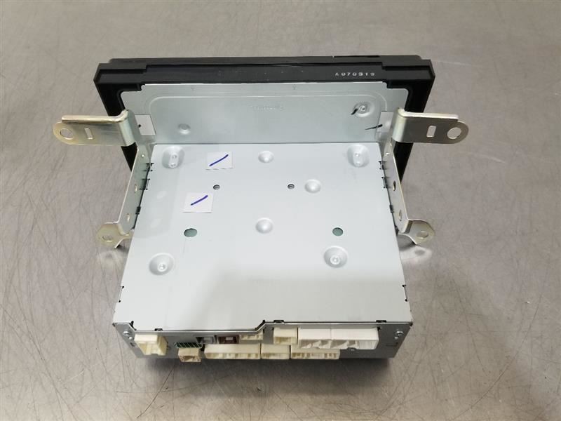 19 2019 TOYOTA TACOMA OEM RADIO DISPLAY AND RECEIVER 8610004173